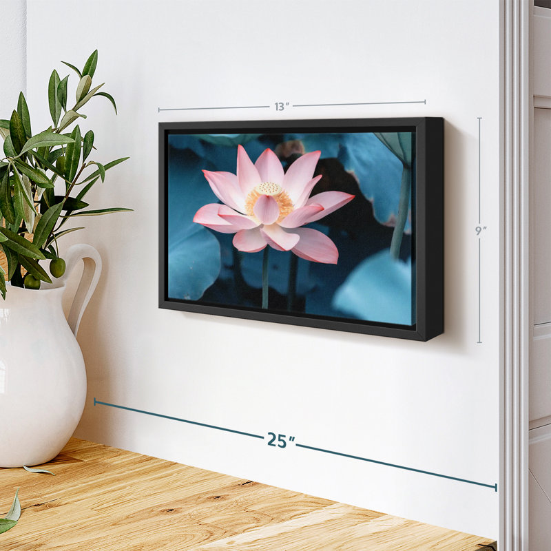 Floral et botanique «Lotus de minuit», H 9 po x l 13 po