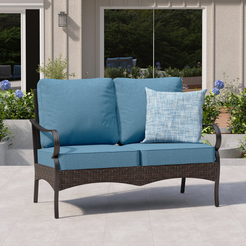 Causeuse d'extérieur en métal avec coussins et décoration en osier de 53 po de largeur, Denim Blue