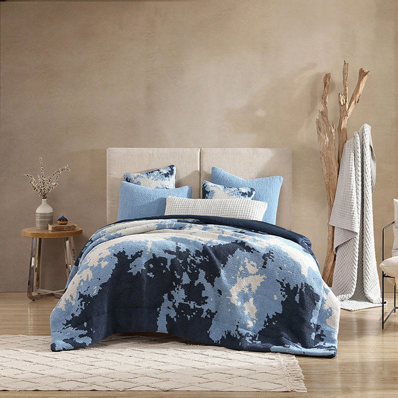Snug Standard Abstract Comforter, King Comforter, White/Ocean Abstract