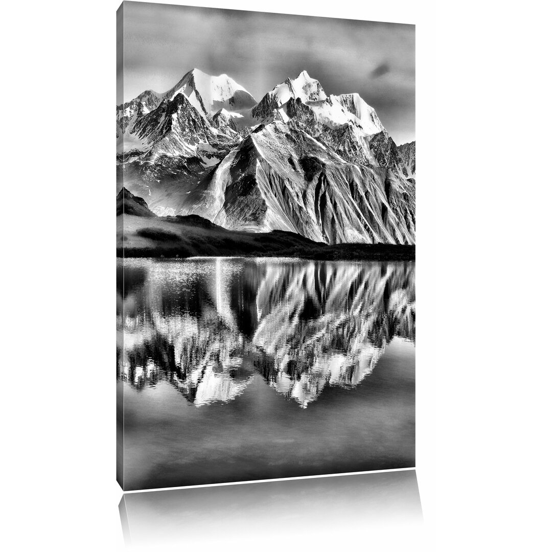 Leinwandbild Berge am See in Monochrom