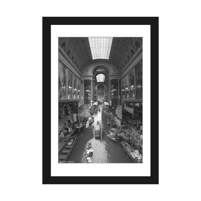 « inner course » par thomas barbey, reproduction de photo sur toile tendue, H 24 po x l 16 po x P 1 po, Blanc