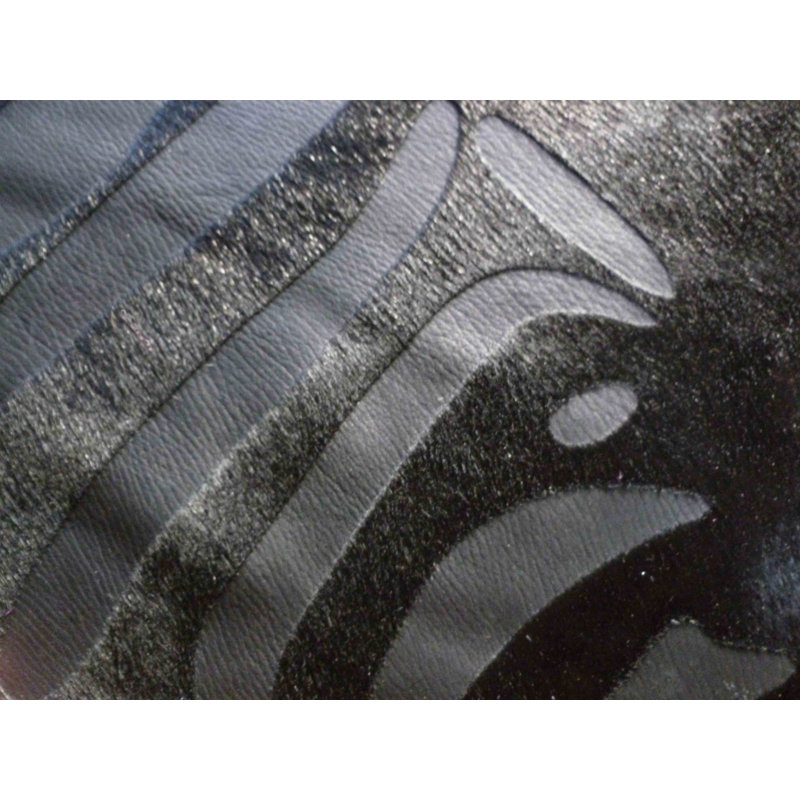 Tapis noir en cuir de vache zébré Gard