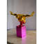 Statue d'homme olympique Dronski sur une base en résine chromée à motif rose 20 po x 8 po x H 17 po