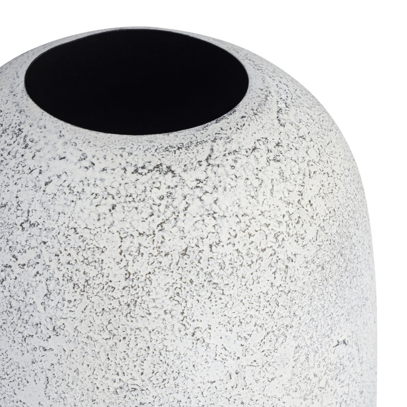 Vase gris antique en fer gris, Hauteur totale - 8,5 po