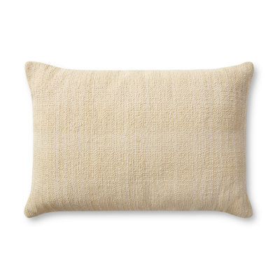 Oreiller crème Magnolia Home par Joanna Gaines X Loloi Dolores