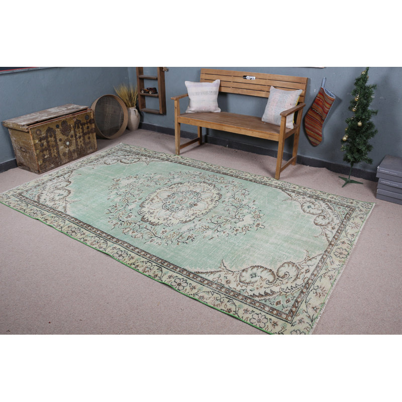Exquis tapis turc vert fait à la main avec un design anatolien idéal pour le décor du salon et pour offrir des cadeaux uniques