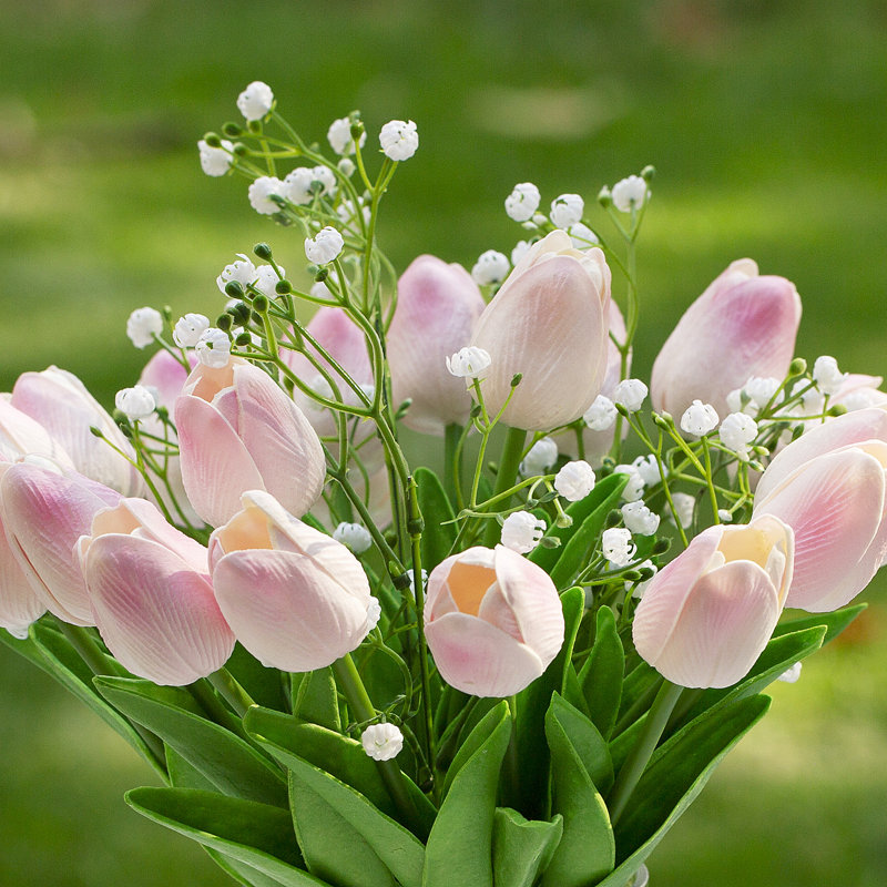 Arrangement floral tulipes dans un vase, Rose