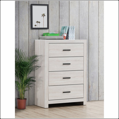 Commode rectangulaire à 4 tiroirs Geary Coastal White avec rangement spacieux, idéale pour les intérieurs modernes et de plage.