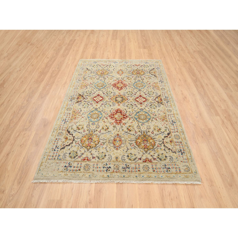 Tapis oriental beige, noué à la main 5 pi 2 po x 7 pi The SUNSET ROSETTES avec couleurs douces, laine et soie pure 857FA08190EB47D694504A9EA8A656B5