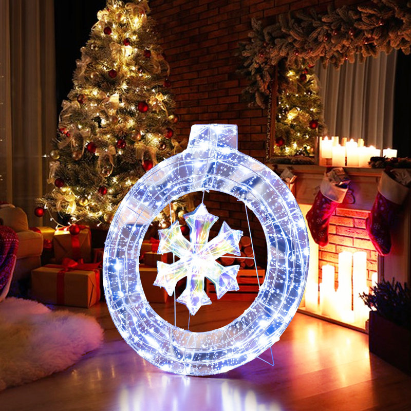 Couronne de Noël illuminée 33 po avec 128 lumières DEL blanc froid Latitude Run®