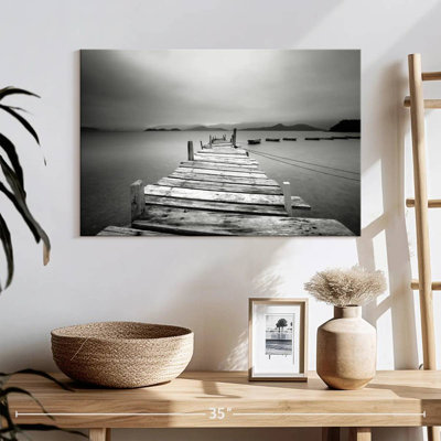 Monochrome dock Aletra