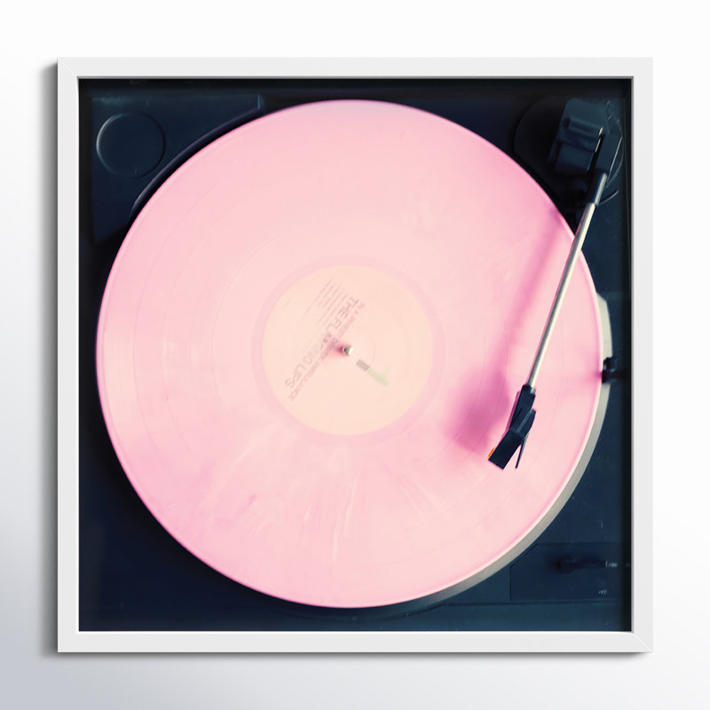 «Pink Record» par Caroline Mint - photographie avec cadre photo, Blanc, H 25 po x l 25 po