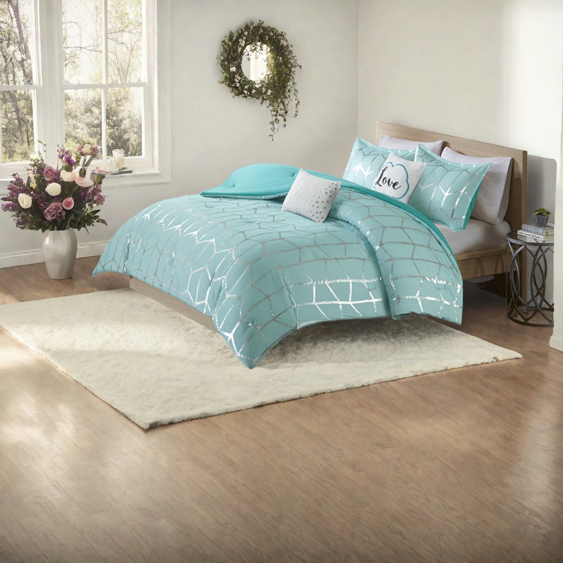 Comfortable Modern Bedding Sets With Aqua Silver Metallic Design