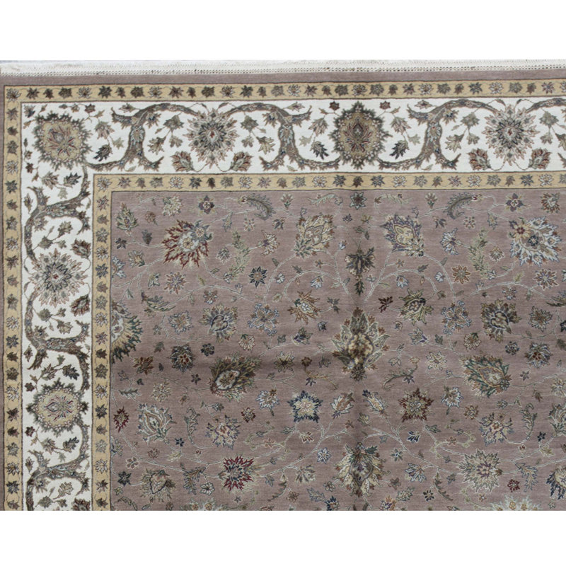 Oriental Area Rug in Light Pink/Ivory