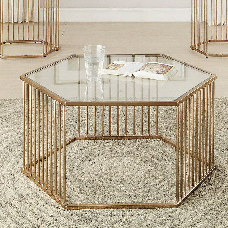 Table basse en champagne et verre transparent
