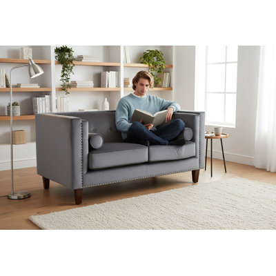 Canapé Chesterfield classique à deux places en velours avec garniture cloutée et soutien à ressorts fermes pour une assise élégante dans le salon