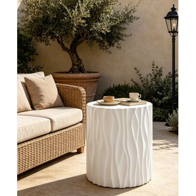Table d'appoint d'extérieur moderne avec motif cannelé ondulé