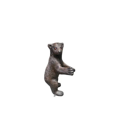 Statue de bébé ours grizzly grandeur nature