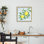 Vigne citron juteuse sur cadre flottant bleu, design par Paul Brent