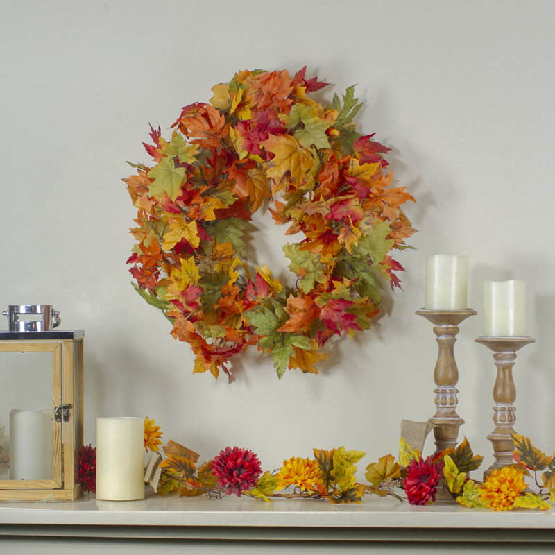Couronne artificielle jaune et orange à feuillage d'automne - 22 pouces