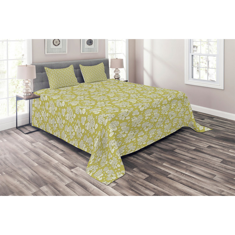 Farmhouse / Country Polyester Floral Coverlet, King Bedspread + 2 Shams