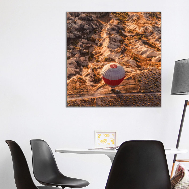 « Landing » par Hobopeeba-reproduction de photo, Pas de tapis, Toile tendue, H 37 po x l 37 po x P 1,5 po