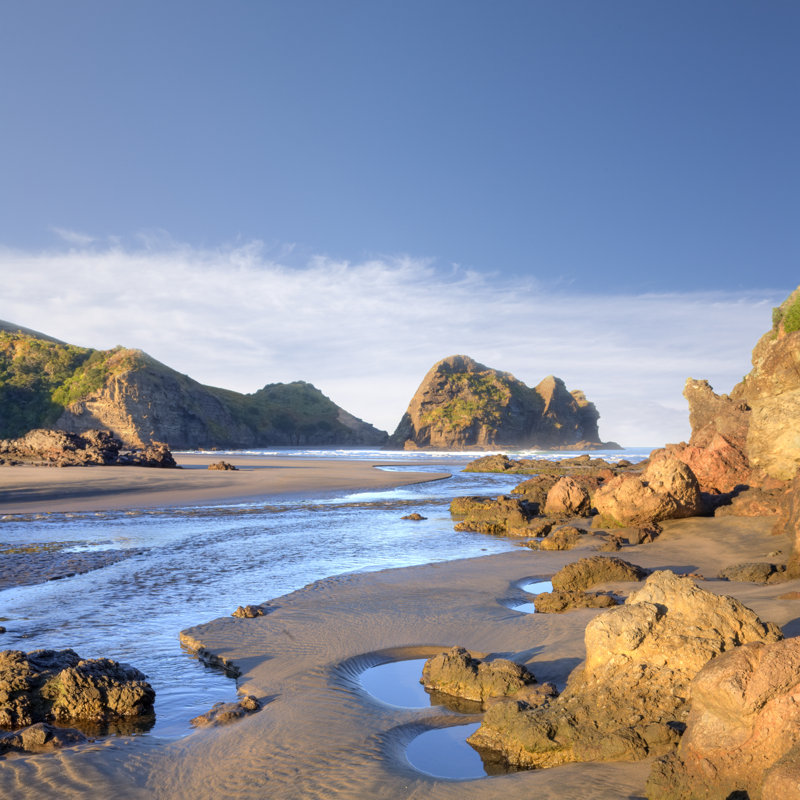 «Piha Beach» - Photographie sur toile tendue, L 12 po x H 12 po