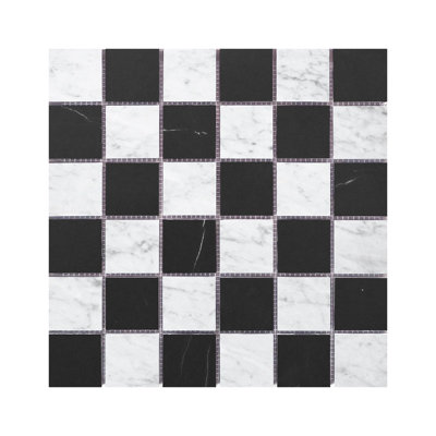 Marbre de Carrare et Nero à damier adouci

Mosaïque murale et de plancher en damier

Carrelage mural et sol mosaïque