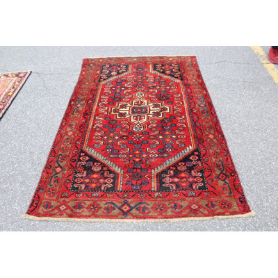 Tapis unique en laine noué à la main des années 1950 de 4 pi 5 po x 6 pi 8 po en rouge / beige / bleu