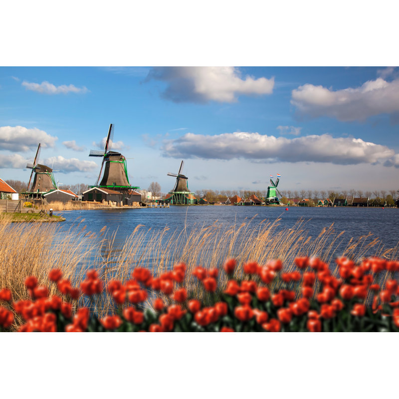 «Dutch Windmills» par Extravagantni - photographie sur toile tendue, H 36 po x l 24 po