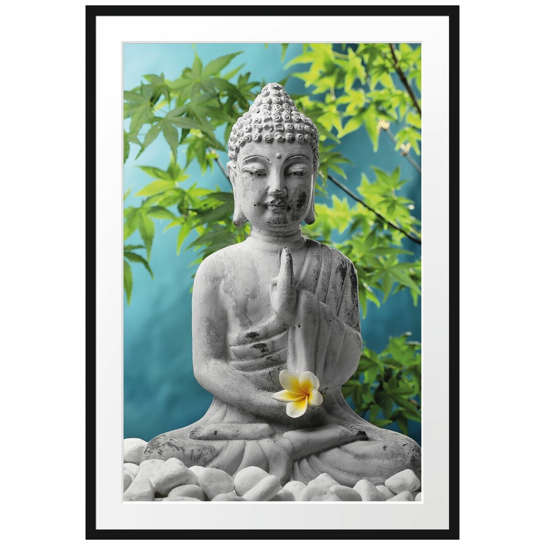 Gerahmtes Poster Buddha auf Steinen mit Monoi Blüte