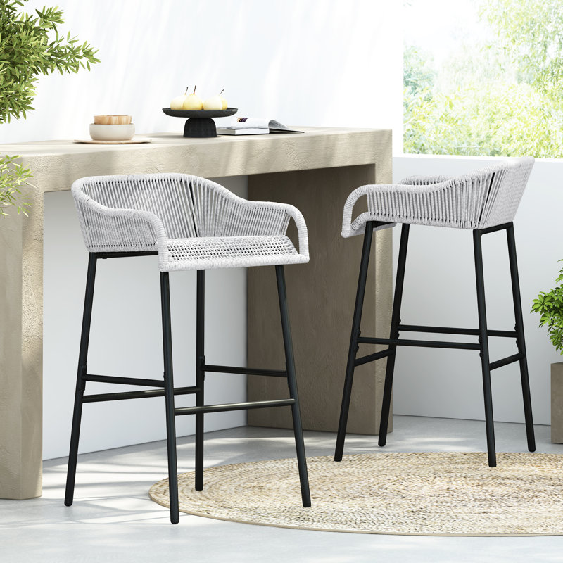 Ensemble de tabourets de bar en corde gris près de la piscine et de jardin pour des loisirs en plein air, pilier en métal noir, revêtement de patio de 2 tabourets, repas de conversation décontractés, ergonomique