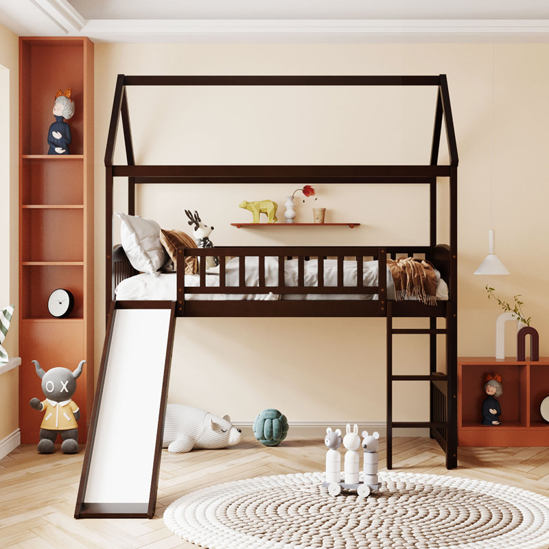 Lit mezzanine simple en bois massif Vadstena par Harper Orchard
