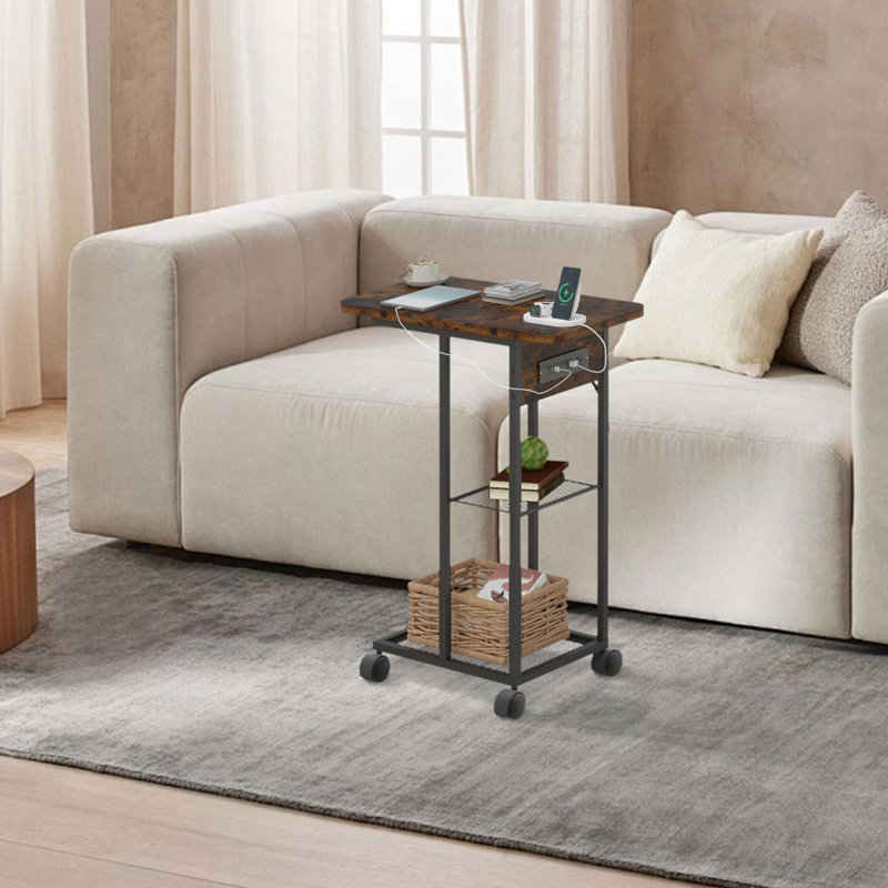 Table de bout étroite avec station de charge, table de chevet rabattable avec ports USB et prises, table d'appoint à 3 niveaux avec tablettes pour petits espaces, salon, chambre à coucher