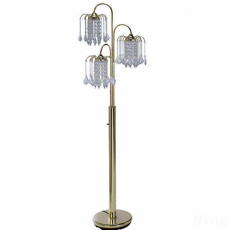 Lampe sur pied de 63 po de hauteur en métal avec finition en laiton, conception de lustre en cristal