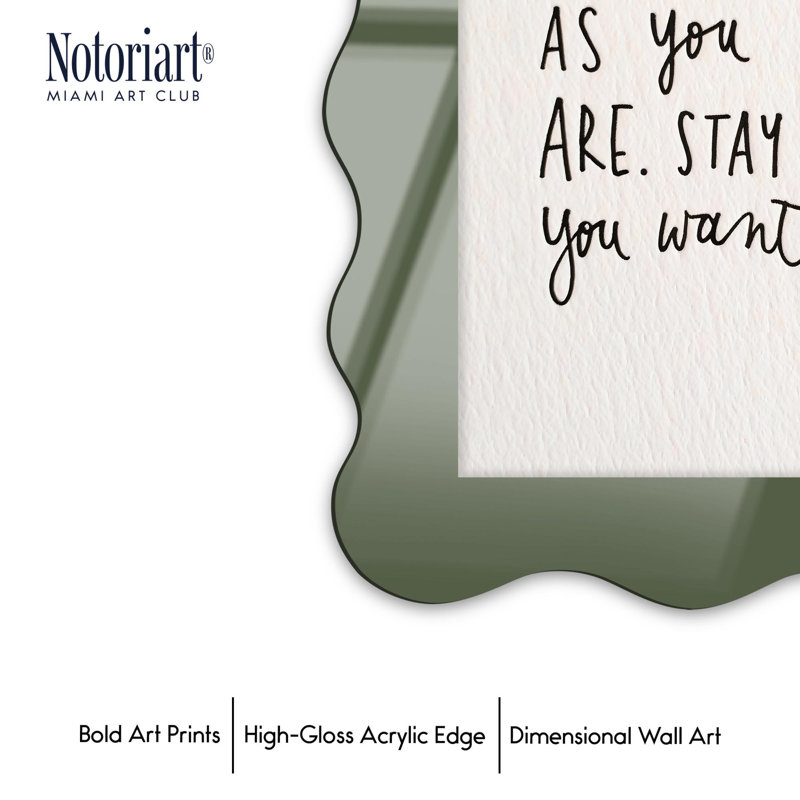 Cadre mural en acrylique «Come as you are» par NOTORIART, H 27,5 po x l 19,5 po, Courbée, Olive