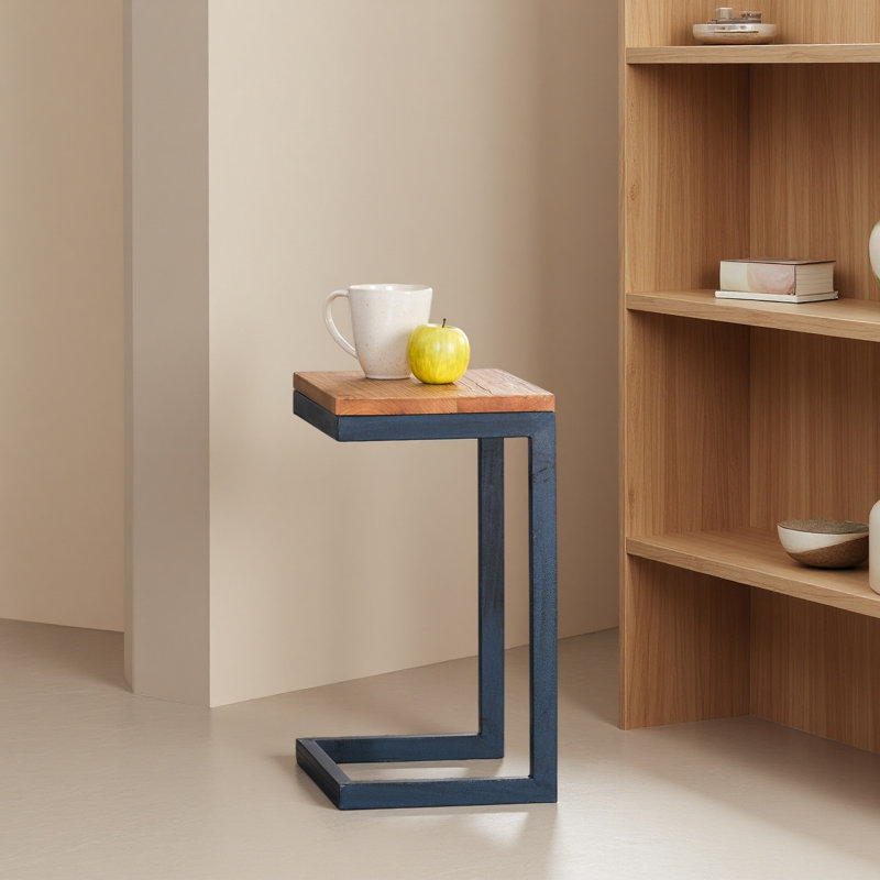 TABLE D'APPOINT - GRAND, H 19 po x l 12,75 po x P 10,25 po