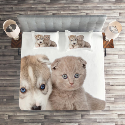 Dog And Cat Farmhouse / Country Coverlet