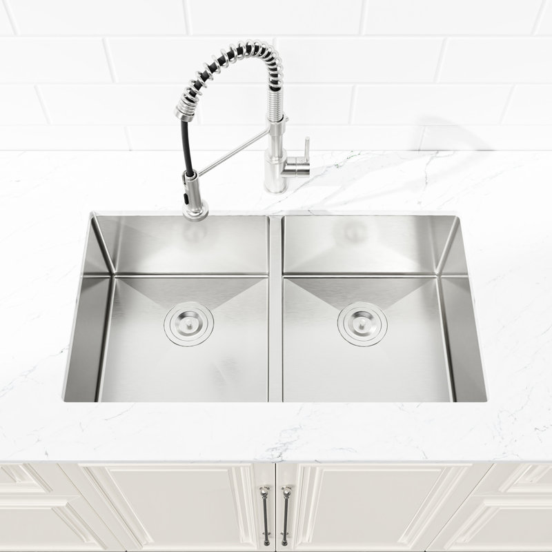 Lavabo encastré en acier inoxydable 33 x 19, brossé, avec une surface lisse et un excellent revêtement résistant à la corrosion qui prévient les dégâts d'eau
