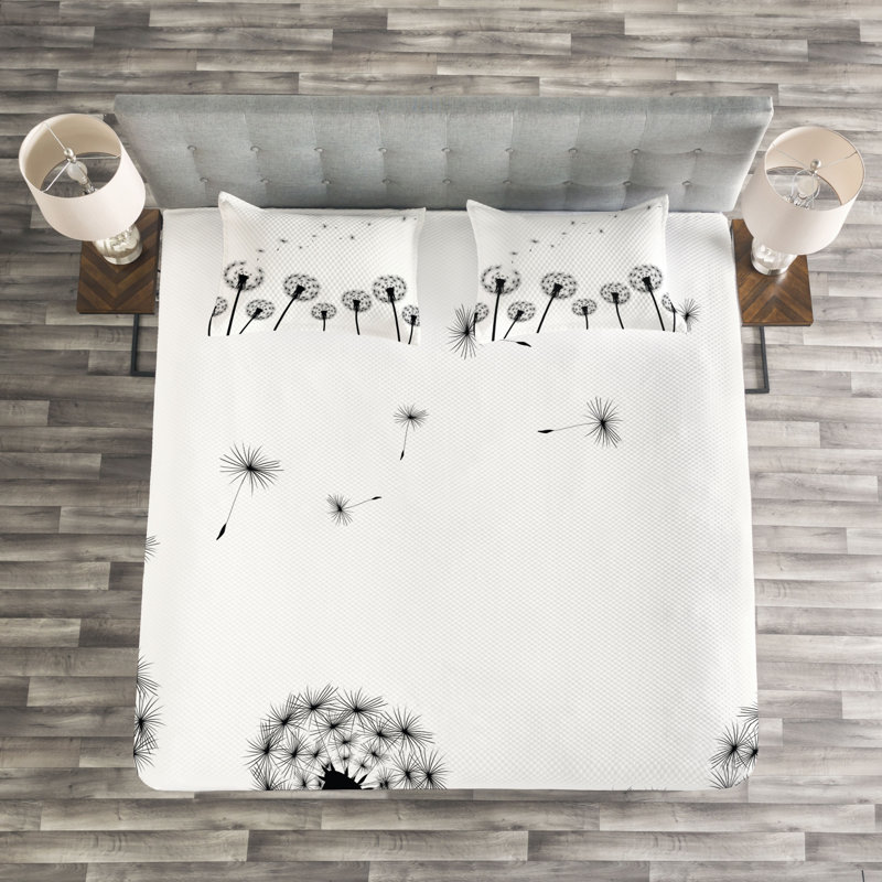 Adhvika White/Black Microfibre Bedspread Set, 220 x 264 cm