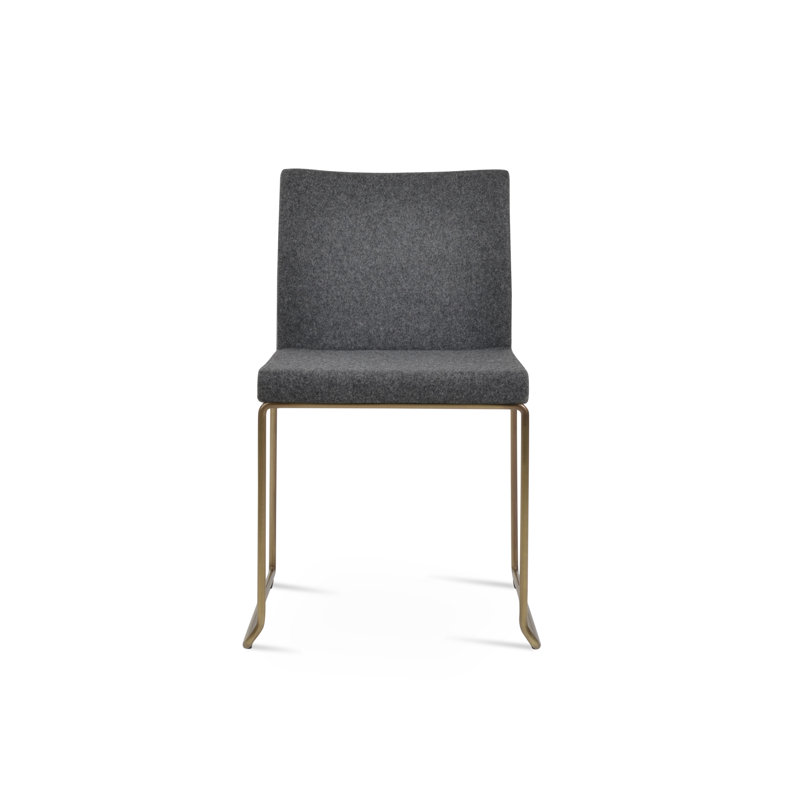 Chaise empilable en laine Aria, Laiton, Gris foncé
