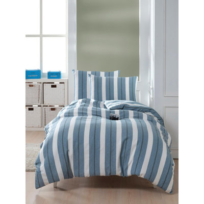 Quiltisse Striped Bedspread with Pillowcases