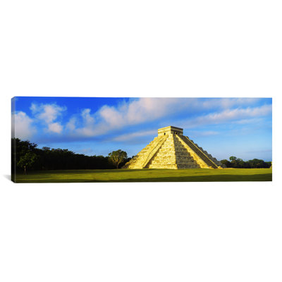 Pyramide dans un champ, pyramide de Kukulkan, Chichen Itza, Yucatan, Mexique - reproduction de photo sur toile