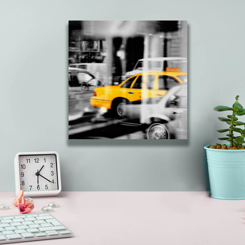 «Yellow Taxi Reflection» par PhotoINC Studio, H 12 po x l 12 po x P 0,75 po