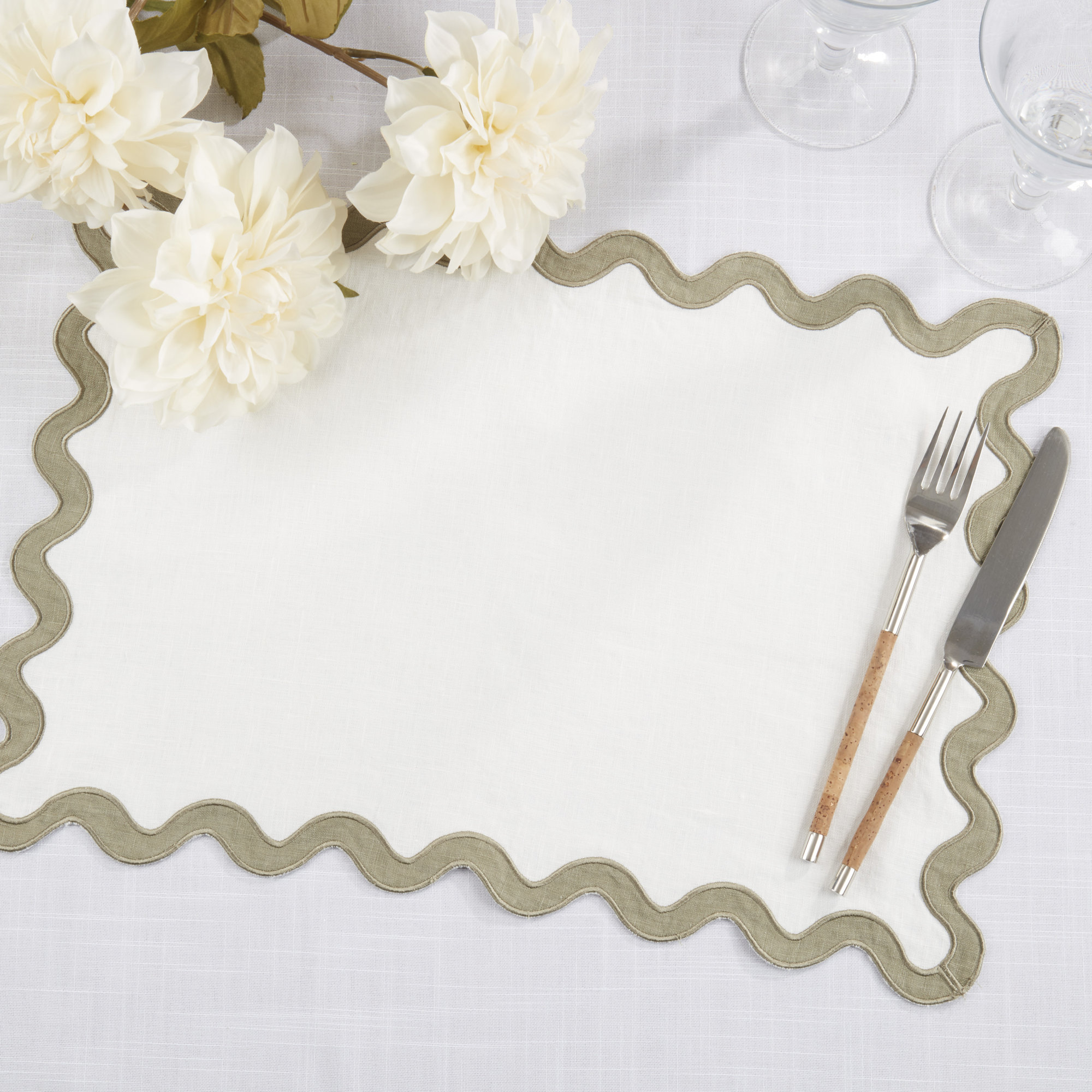 100% Linen Eco Scallop Border Placemat (Set of 4), Green