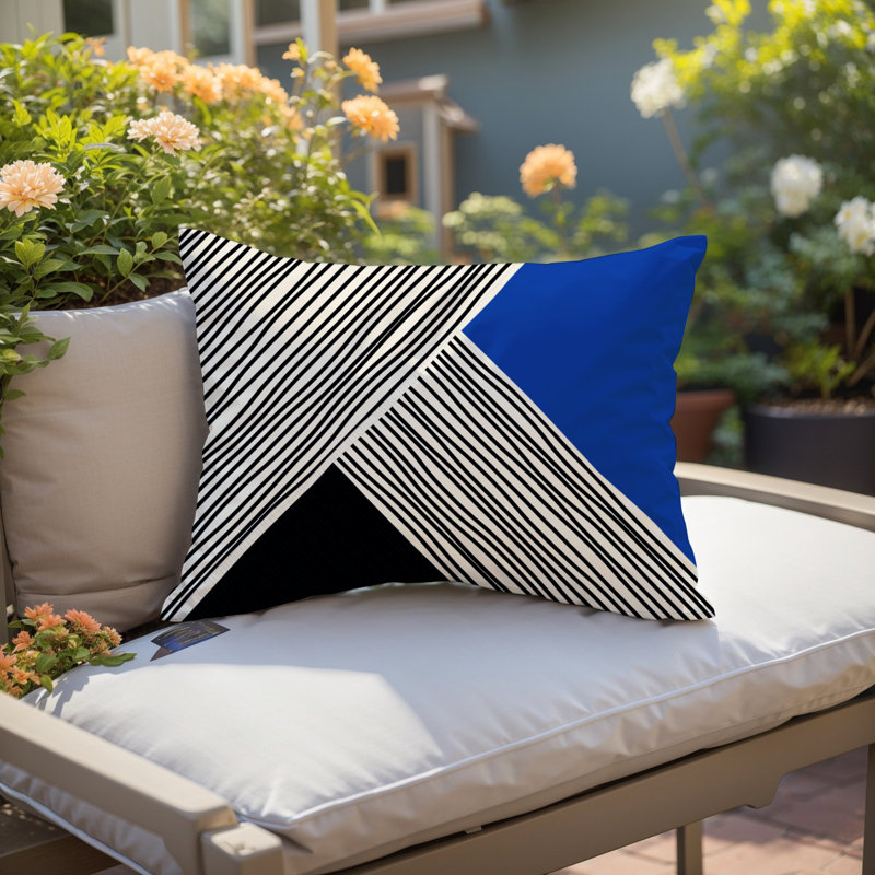 Coussin intérieur \/ extérieur Mitzi Minimalist, H 18 po x l 25 po, Bleu marine / crème / noir