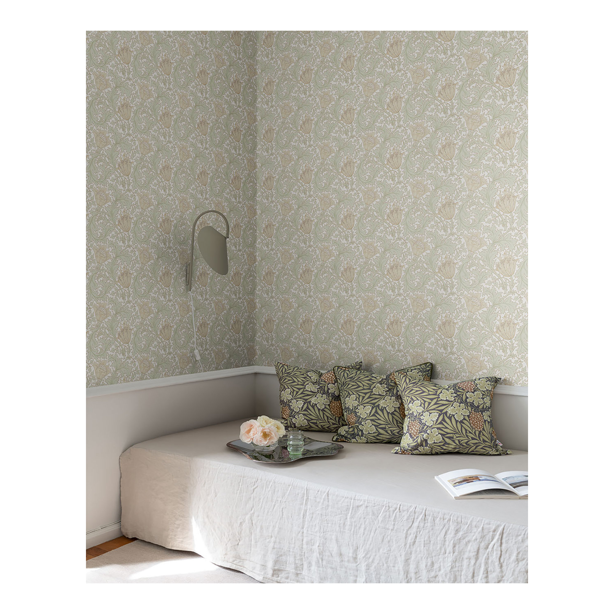 Anemone Floral Wallpaper, Light Green