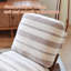 Chaise berçante confortable, fauteuil oscillant rembourré de haute qualité, structure en bois massif, parfaite pour une chaise d'appoint-700933613