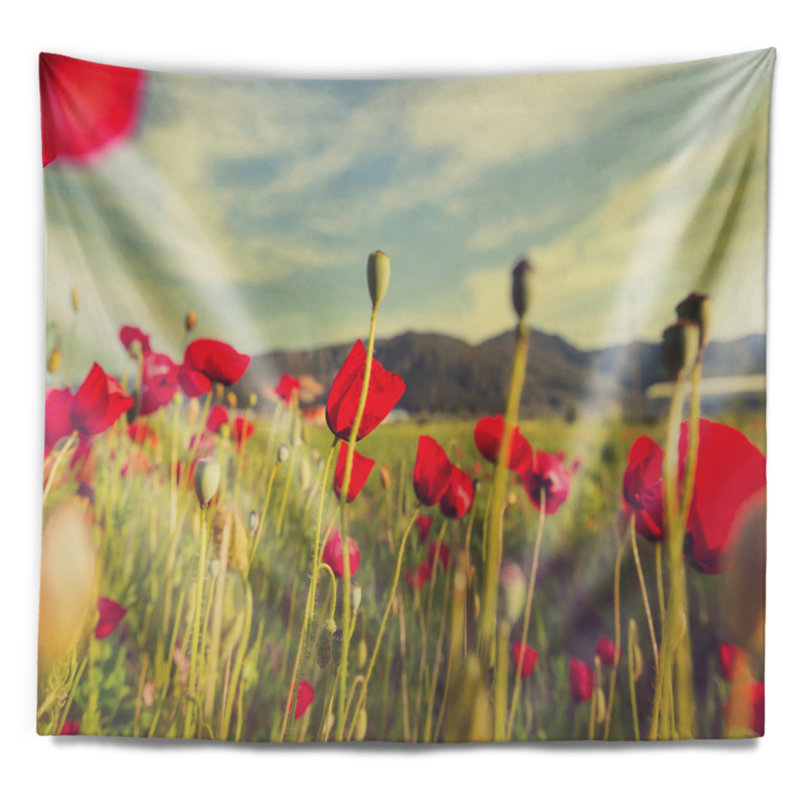 Fleurs de coquelicots sauvages dans une tapisserie, H 78 po x l 92 po