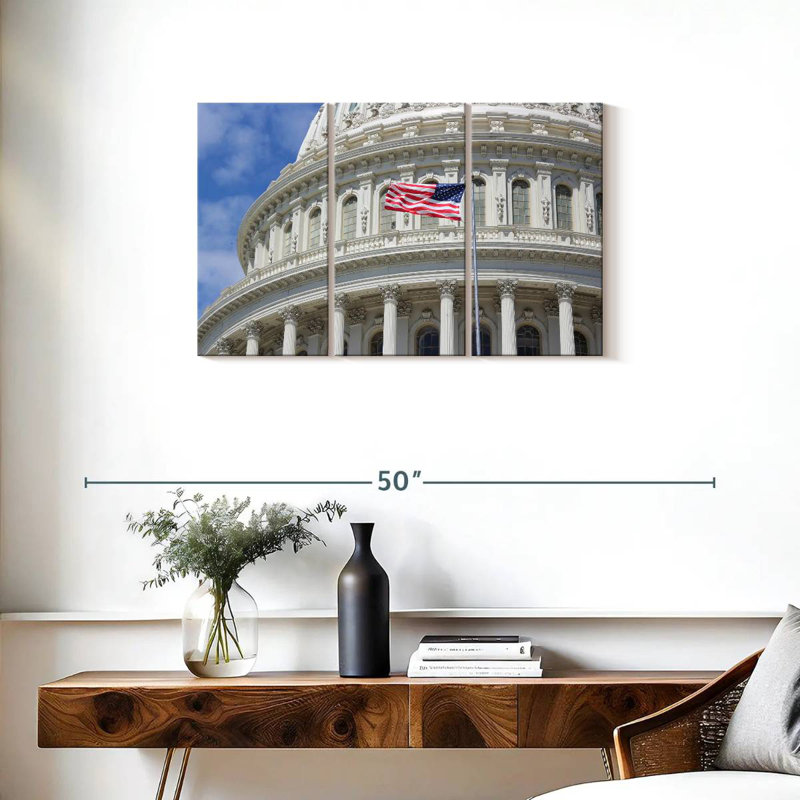 Lilie Capitol Building Flag, 20" H x 33" W